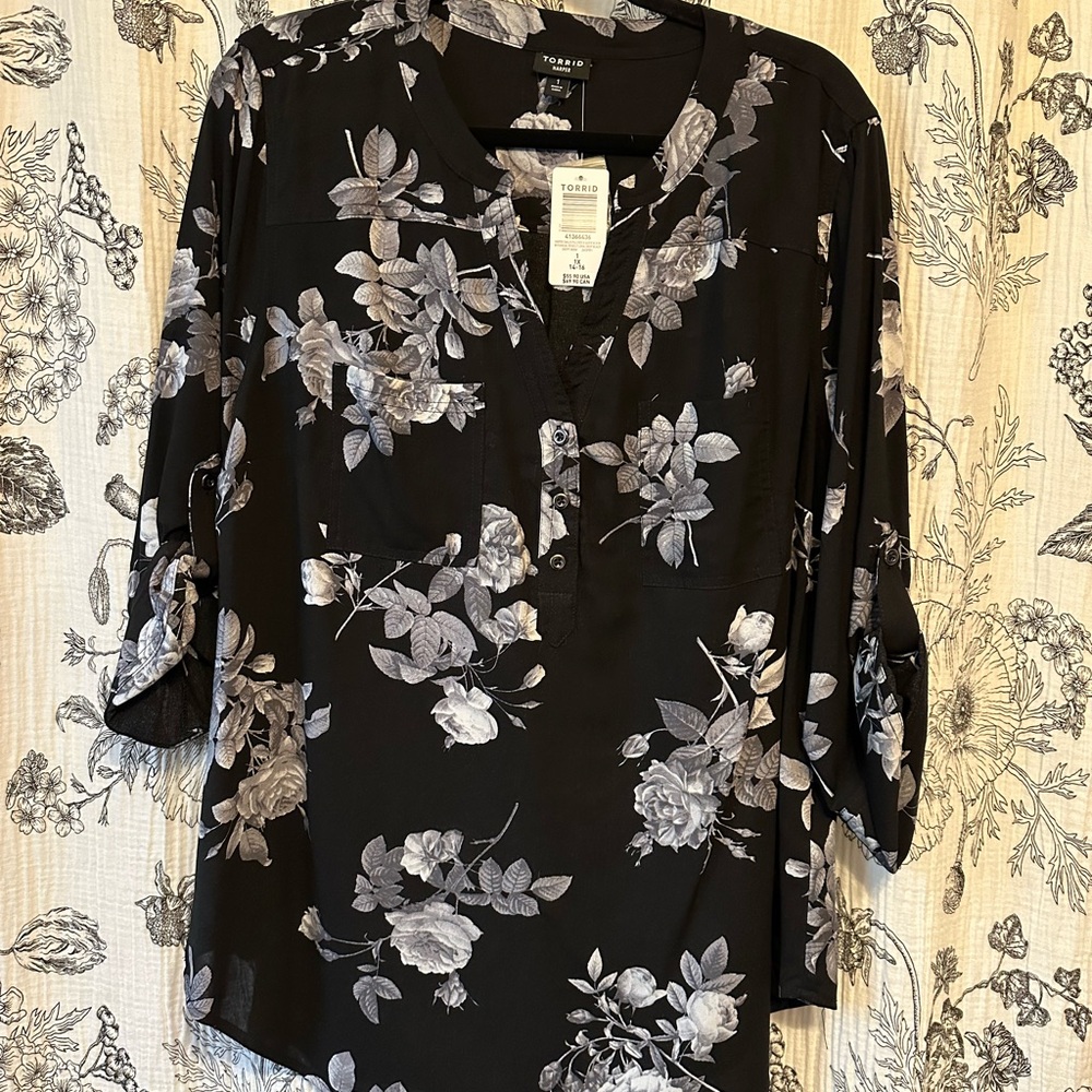Torrid Floral Black and Gray Women's Top